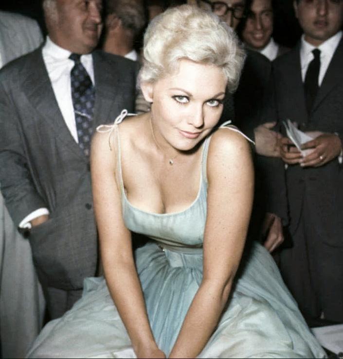 Kim Novak  1953 